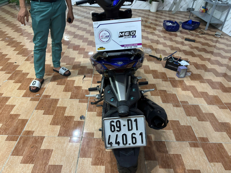Độ đèn nâng cấp ánh sáng Titan Moto M60 Ultra V2 cho xe Exciter 155